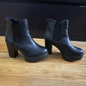Platform boot heels